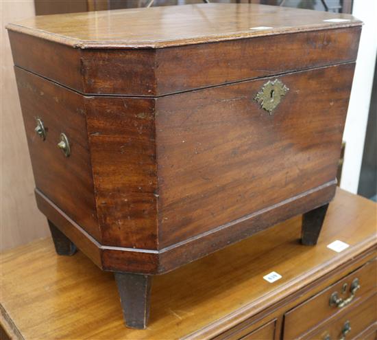 A Regency cellaret, W.60cm